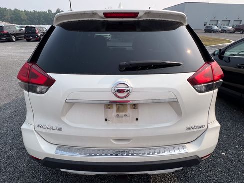 Used 2018 Nissan Rogue SV w/ Sun & Sound Touring Package AWD/4WD image 4