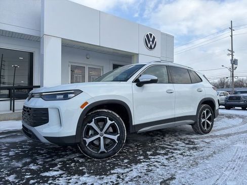 New 2026 Volkswagen Tiguan SE image 1