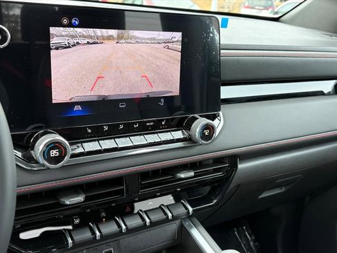 Used 2025 Chevrolet Colorado Z71 image 9