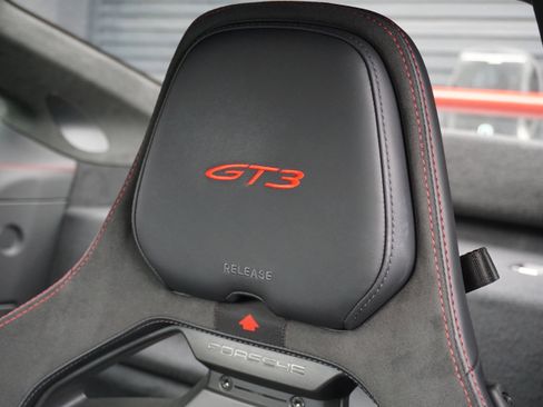 Certified 2025 Porsche 911 GT3 RWD image 6