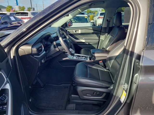 Used 2024 Ford Explorer XLT w/ Equipment Group 202A RWD image 17