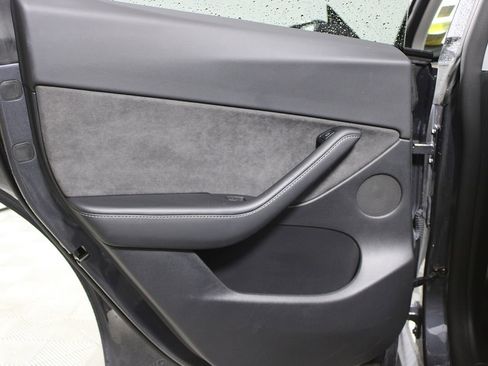 Used 2021 Tesla Model Y Long Range image 16