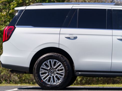 Used 2026 Ford Expedition Platinum image 5