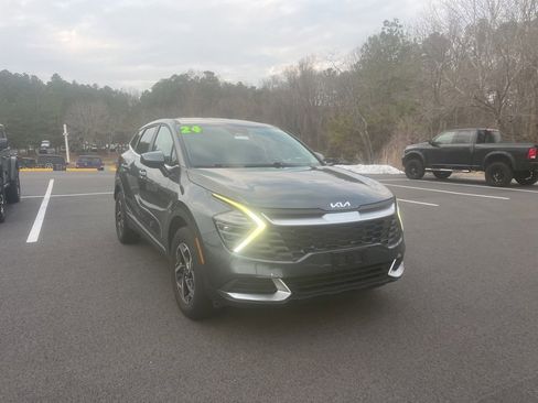 Used 2024 Kia Sportage LX image 3