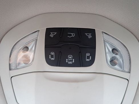 Used 2024 Chrysler Pacifica Touring-L FWD image 13