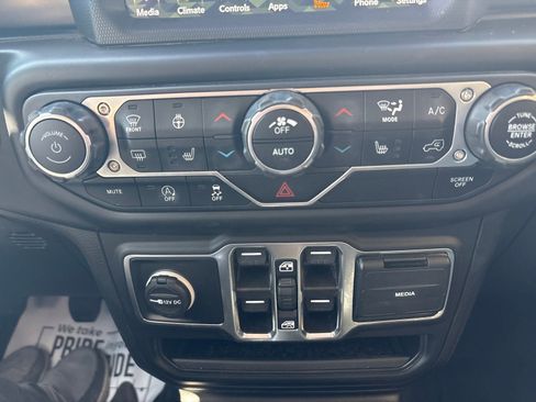 Used 2023 Jeep Wrangler Willys image 19