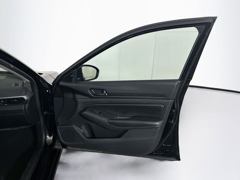 Used 2024 Nissan Altima 2.5 S FWD image 29