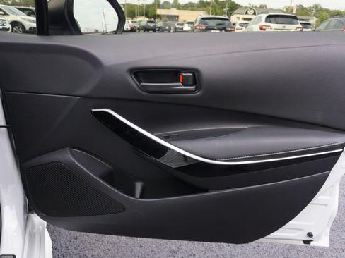 Used 2022 Toyota Corolla LE w/ Premium Interior Package FWD image 19