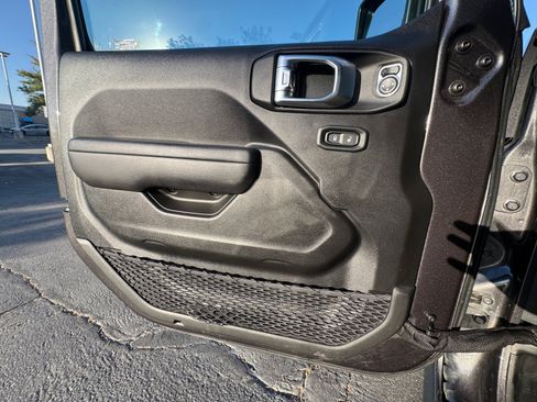 Used 2024 Jeep Wrangler Unlimited AWD/4WD image 27