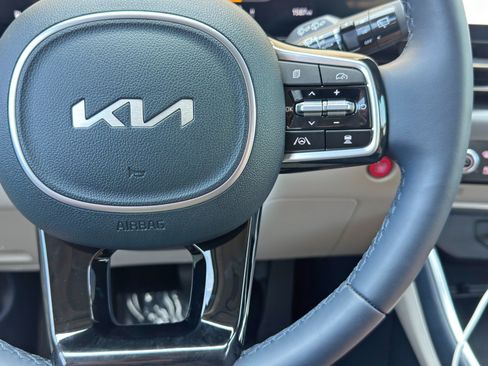 Used 2025 Kia Carnival SX Prestige FWD image 23