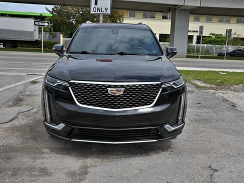 Used 2021 Cadillac XT6 Premium Luxury FWD image 2