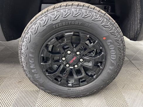 New 2026 GMC Canyon Elevation RWD image 4