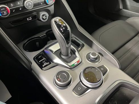 Used 2025 Alfa Romeo Giulia AWD w/ Veloce Package AWD image 37