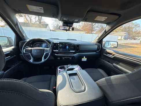 Used 2022 Chevrolet Silverado 1500 LT Trail Boss w/ Protection Package image 12