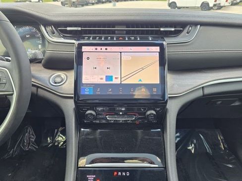 Certified 2023 Jeep Grand Cherokee Limited w/ Trailer Tow Prep Group (B) AWD/4WD image 29