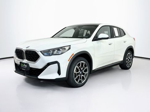Used 2026 BMW X2 xDrive28i AWD/4WD image 3