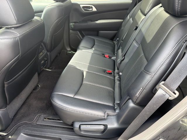 Used 2019 Nissan Pathfinder Platinum AWD/4WD image 21