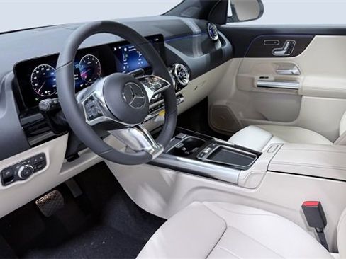 New 2026 Mercedes-Benz GLA 250 4MATIC image 5