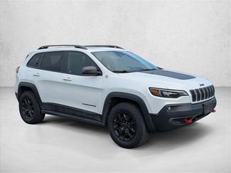 Used 2019 Jeep Cherokee Trailhawk video 3