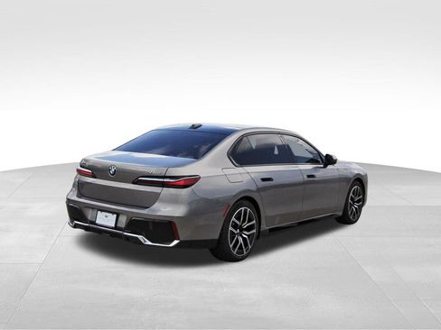 Used 2025 BMW 740i RWD image 4