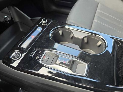 Certified 2025 Audi Q6 e-tron Premium Plus AWD/4WD image 32