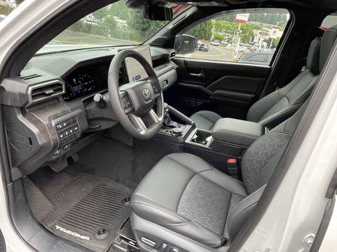 Certified 2025 Toyota Tacoma Limited AWD/4WD image 11