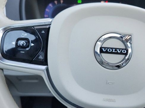 Used 2024 Volvo XC90 B6 Plus image 19