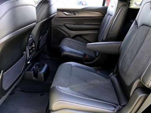 New 2025 Jeep Grand Cherokee L Altitude image 18