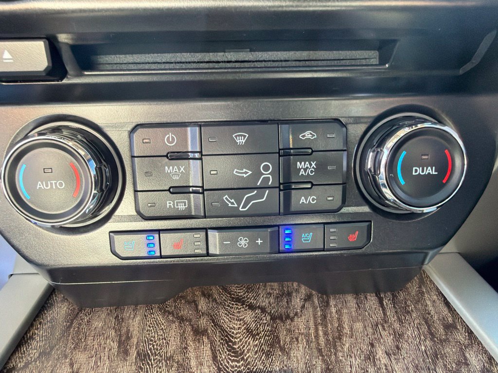 Used 2017 Ford F250 Lariat w/ Lariat Ultimate Package AWD/4WD image 28
