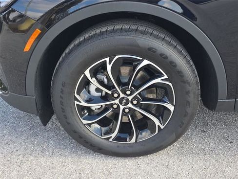 New 2026 Lincoln Nautilus Premier image 8