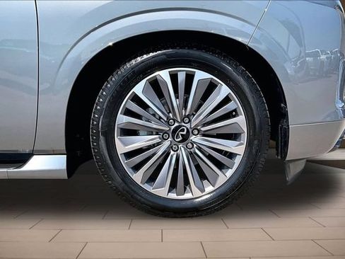 Used 2025 INFINITI QX80 Sensory AWD/4WD image 9