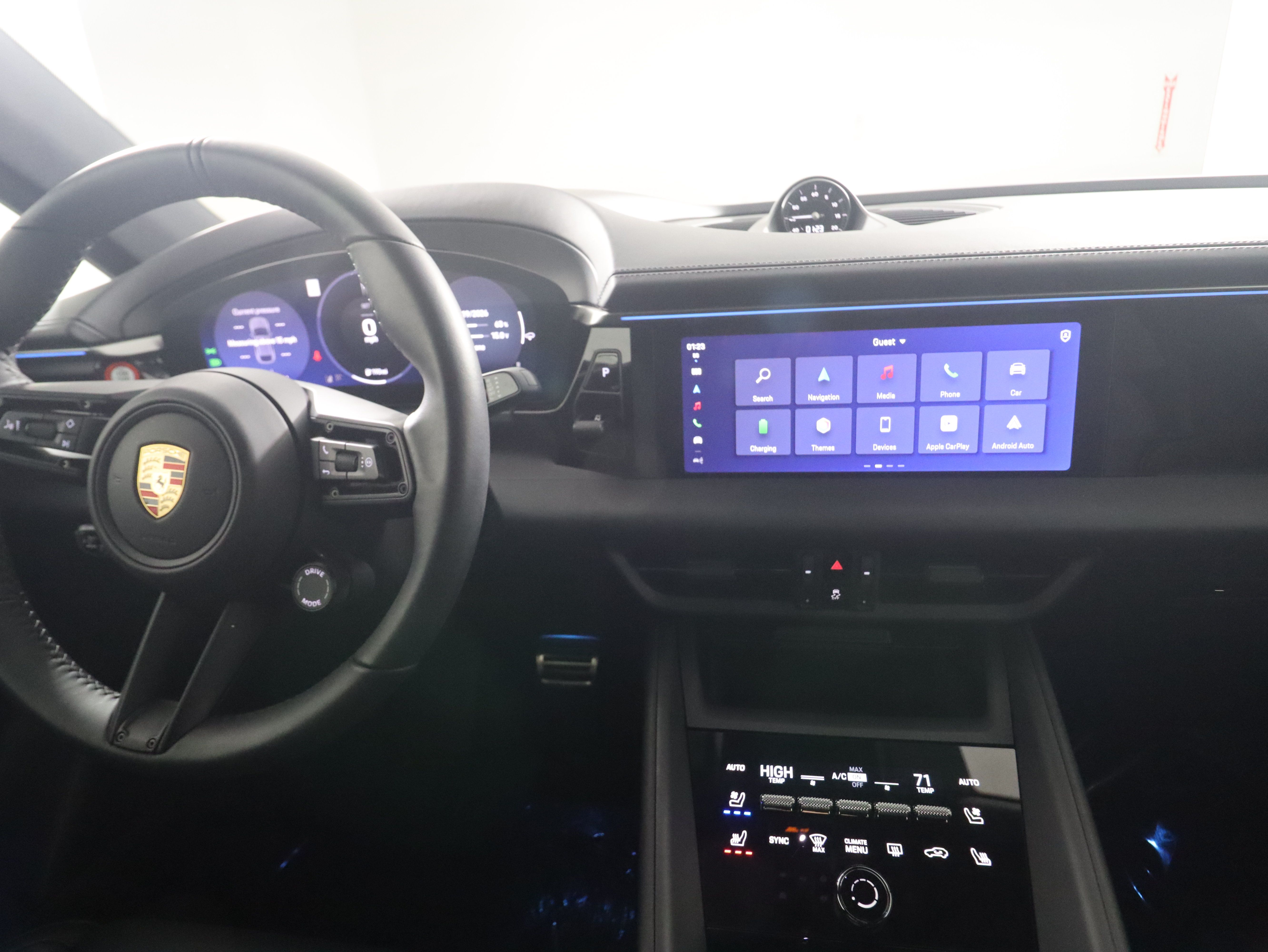 Used 2025 Porsche Macan 4 Electric AWD/4WD image 19