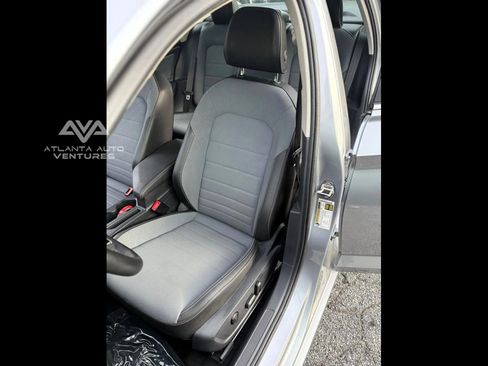 Used 2025 Volkswagen Jetta SE image 36