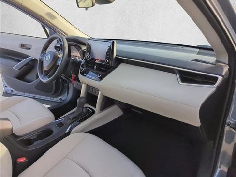 Used 2022 Toyota Corolla Cross L image 28