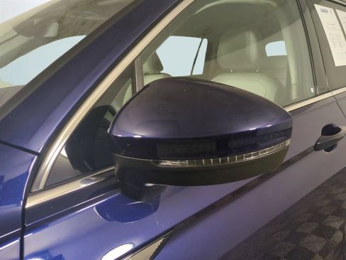 Used 2022 Volkswagen Tiguan SE AWD/4WD image 12