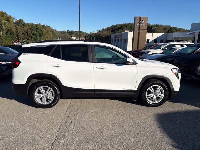 Used 2024 GMC Terrain SLE w/ Driver Convenience Package FWD image 6