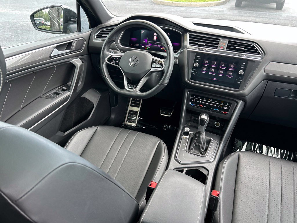 Used 2023 Volkswagen Tiguan SE R-Line FWD image 9