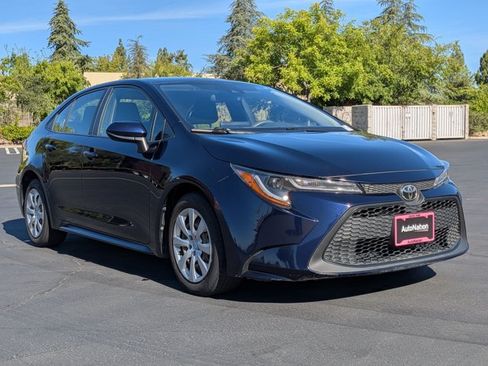 Used 2020 Toyota Corolla LE FWD image 3