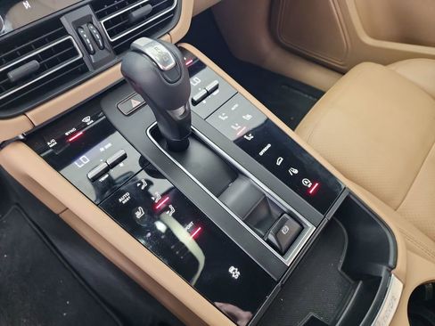 Used 2022 Porsche Macan image 28