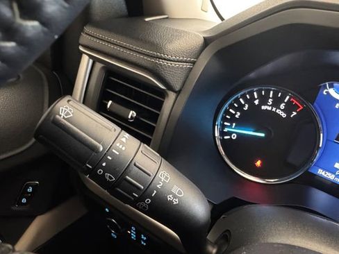 Used 2023 Ford Expedition XLT image 11