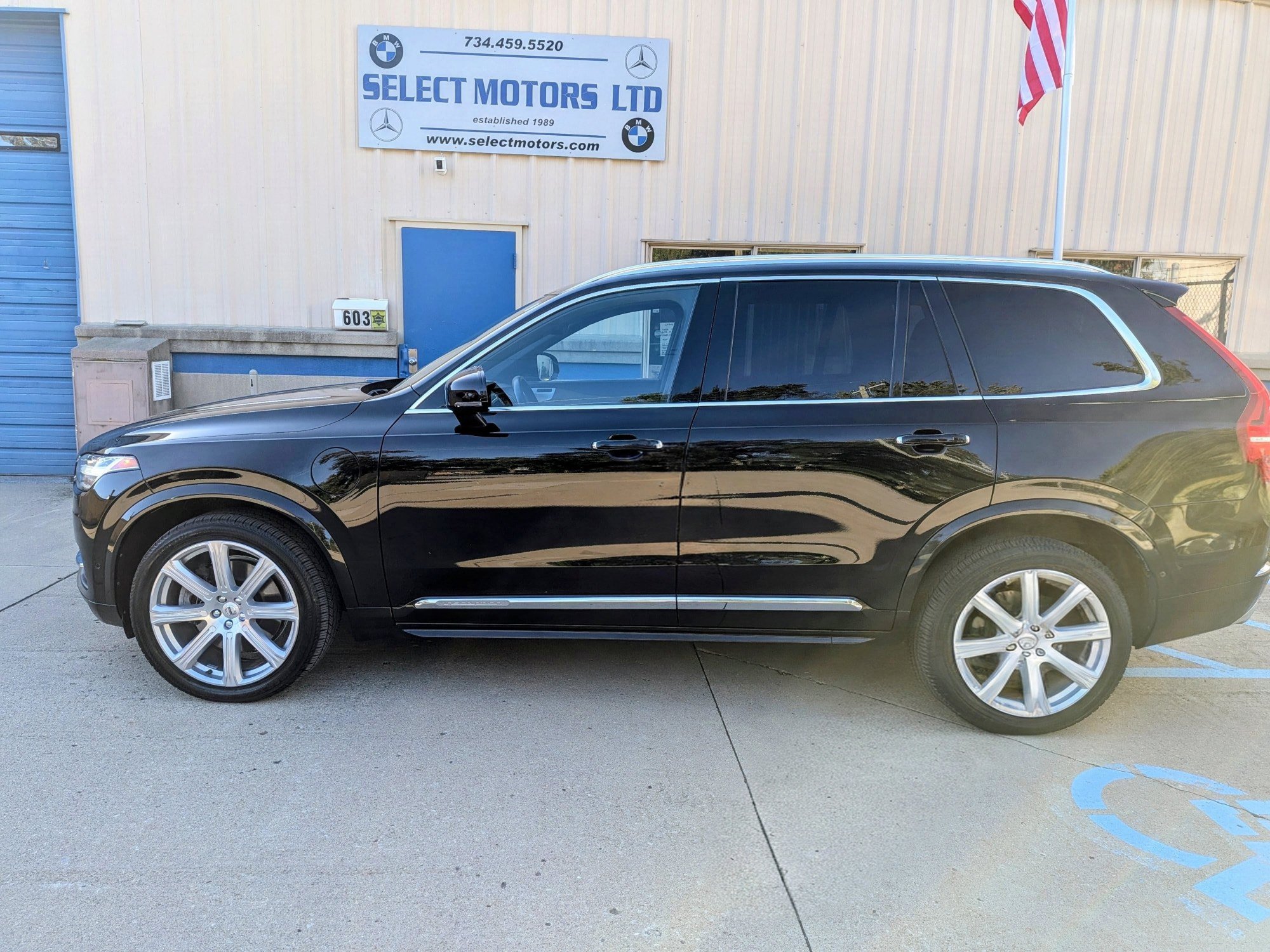 Used 2017 Volvo XC90 T8 Inscription w/ Vision Package AWD/4WD image 3