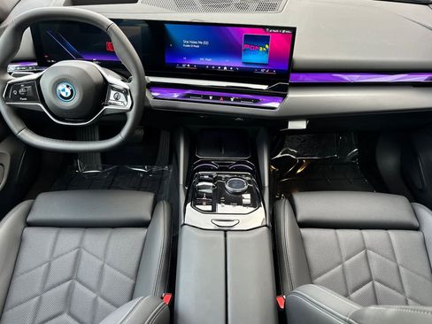 Used 2024 BMW i5 eDrive40i w/ M Sport Package image 3