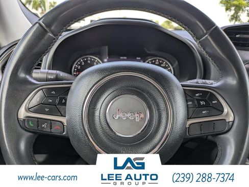 Used 2022 Jeep Renegade Latitude AWD/4WD image 21