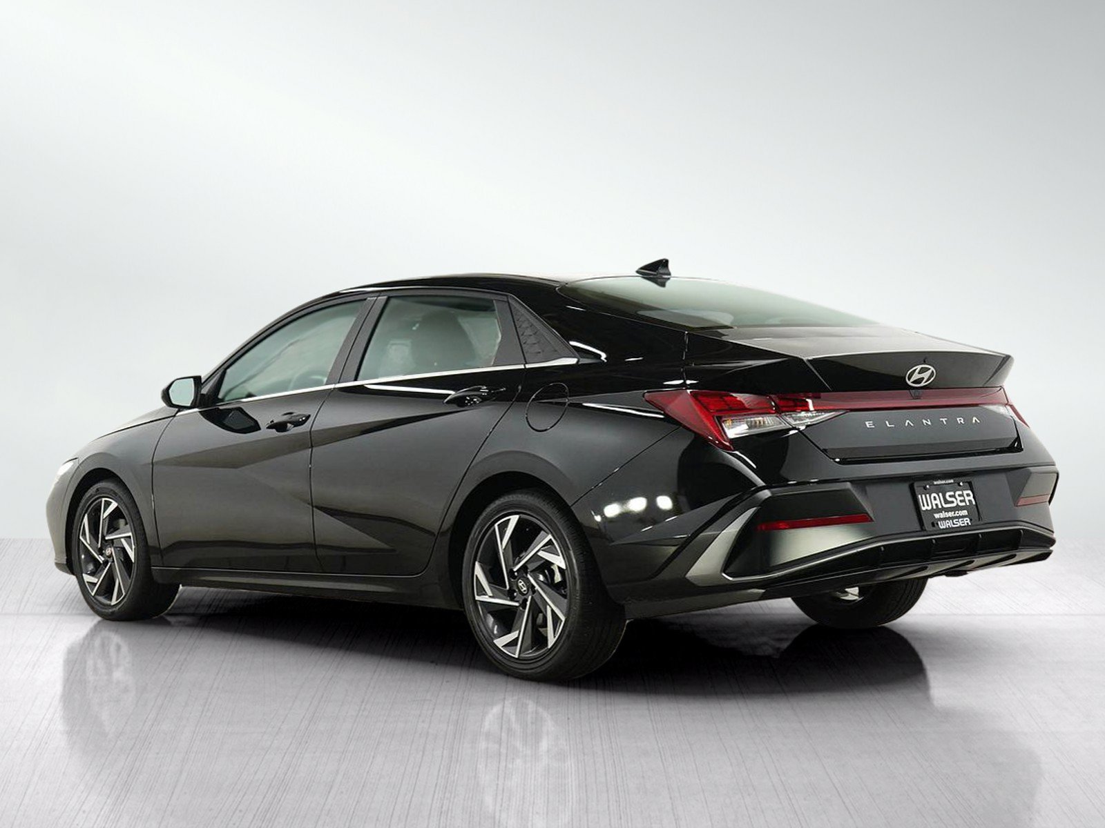 Used 2025 Hyundai Elantra SEL FWD image 3