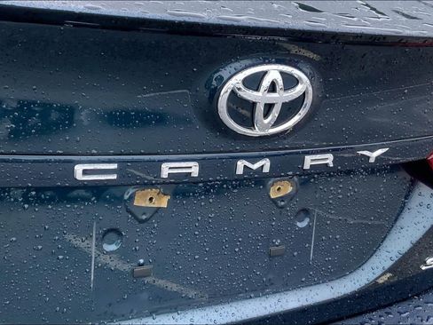 Used 2018 Toyota Camry SE FWD image 30