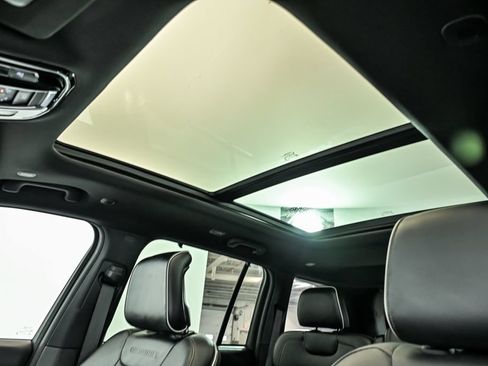 Used 2023 Jeep Grand Cherokee Summit w/ Luxury Tech Group V AWD/4WD image 16
