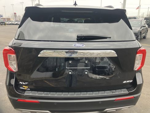 Used 2022 Ford Explorer XLT w/ Equipment Group 202A image 6