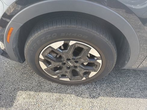 Used 2024 Kia Sorento S image 12