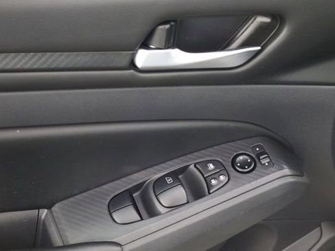 Used 2025 Nissan Altima 2.5 SV FWD image 14