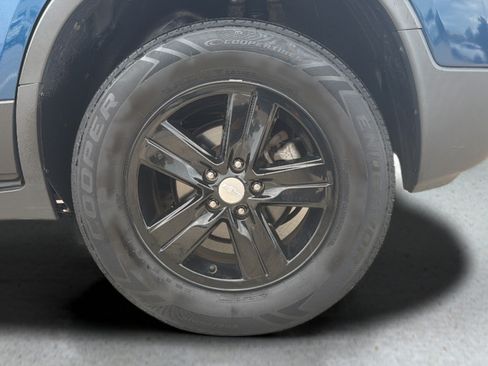 Used 2020 Chevrolet Trax LT w/ LT Convenience Package AWD/4WD image 23